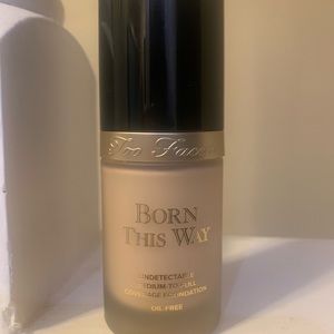 Too Faced Born this way foundation